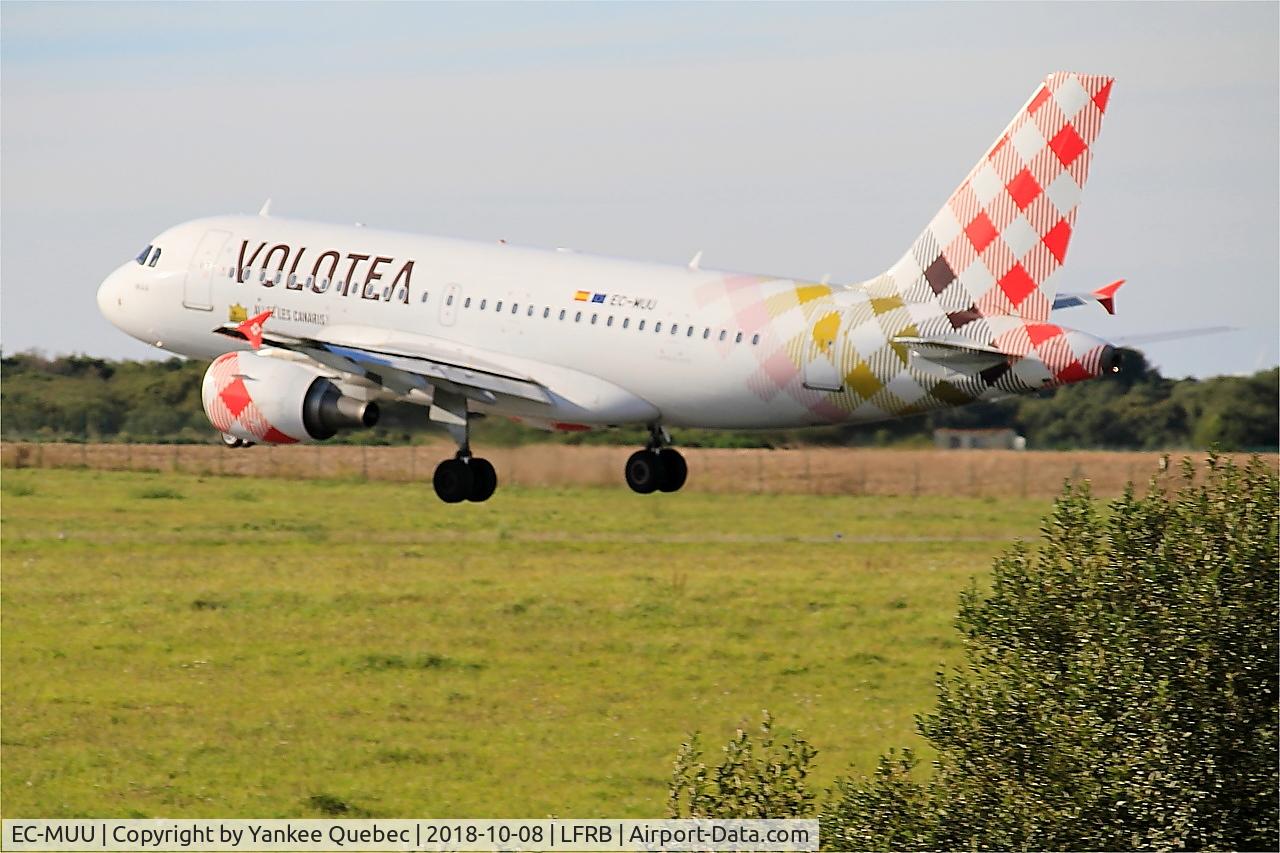 EC-MUU, 2004 Airbus A319-111 C/N 2253, Landing rwy 25L, Brest-Bretagne airport (LFRB-BES)