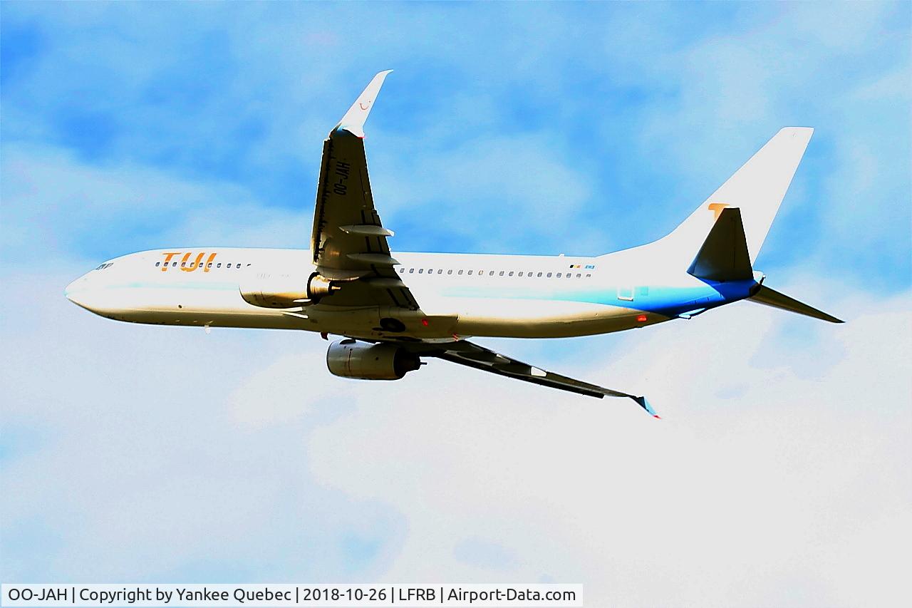 OO-JAH, 2011 Boeing 737-8K5 C/N 37260, Take off rwy 25L, Brest-Bretagne airport (LFRB-BES)