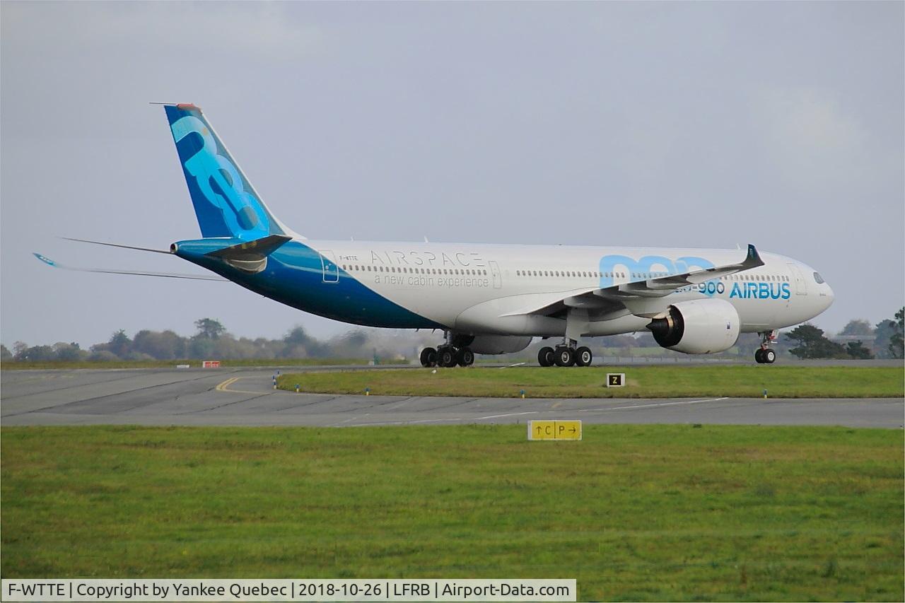 F-WTTE, 2017 Airbus A330-941N C/N 1812, Taxiing to parking area, Brest-Bretagne airport (LFRB-BES)