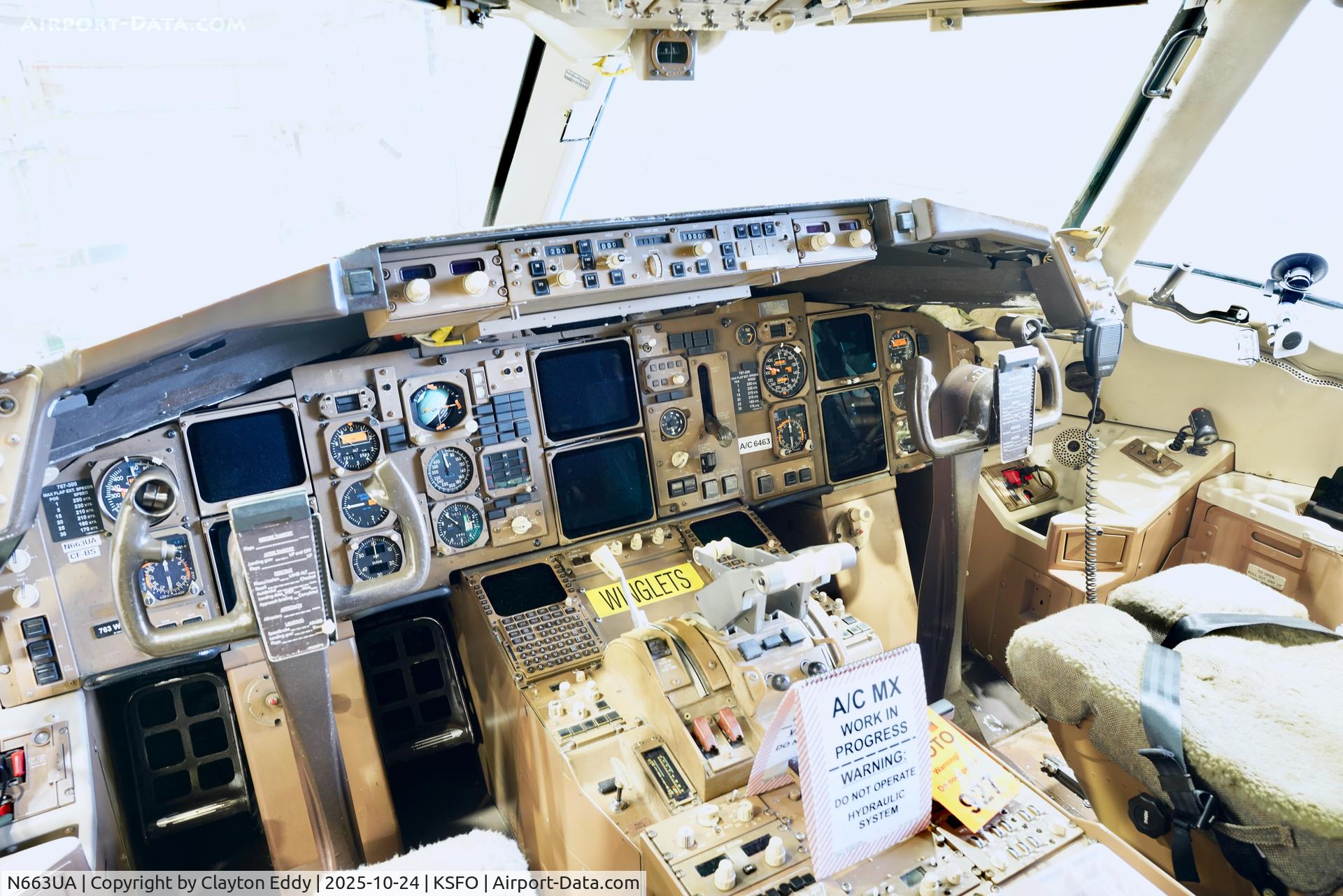 N663UA, 1993 Boeing 767-322 C/N 27160, SFO 2025