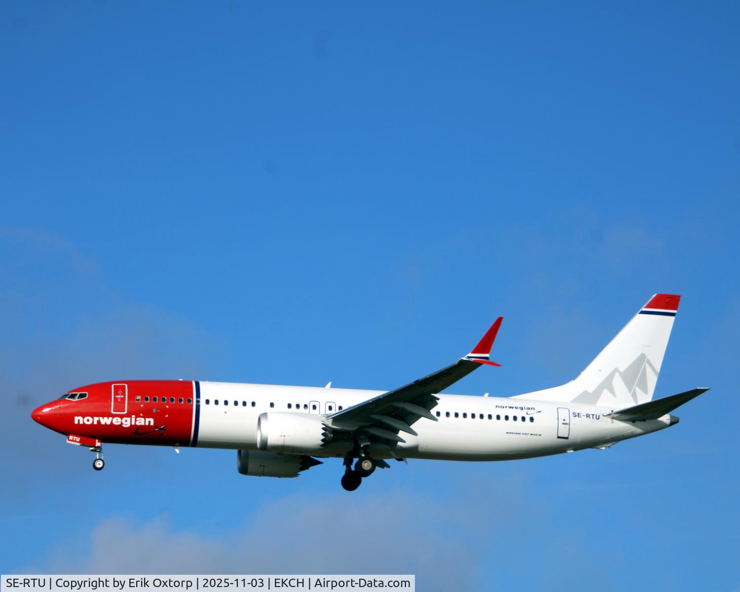 SE-RTU, 2025 Boeing B-737-8 Max C/N 43604, SE-RTU landing rw 22L