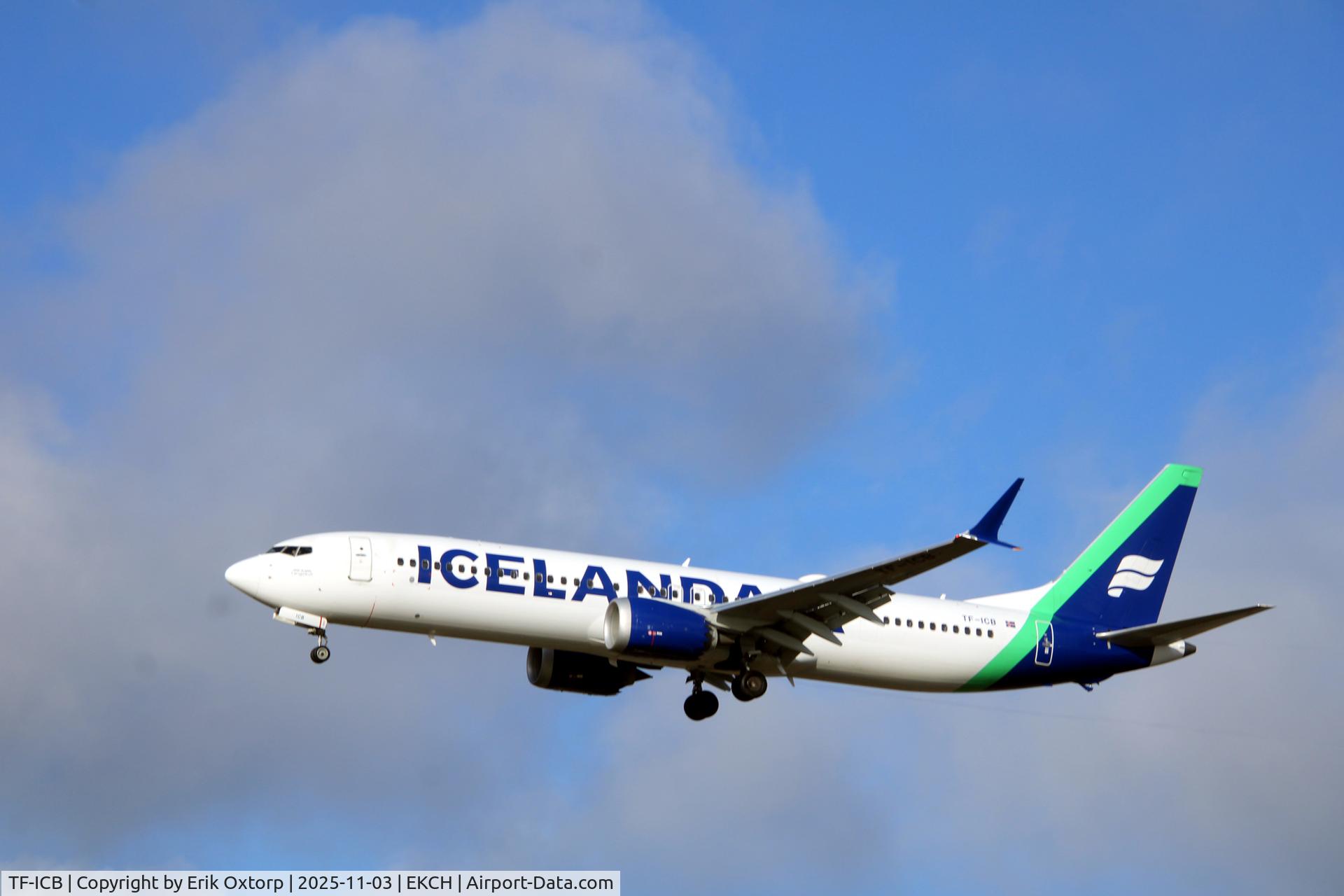 TF-ICB, 2019 Boeing 737-9 MAX C/N 44568, TF-ICB landing rw 22L