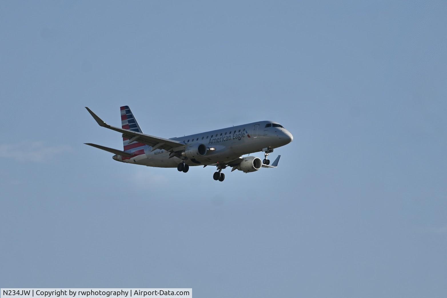 N234JW, 2016 Embraer 175LR (ERJ-170-200LR) C/N 17000566, Approach 17r
