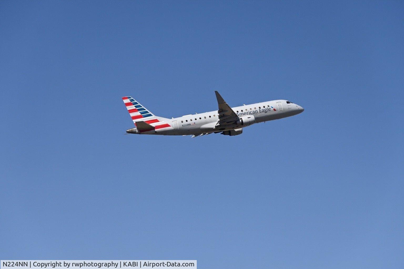 N224NN, 2016 Embraer 175LR (ERJ-170-200LR) C/N 17000536, Departure