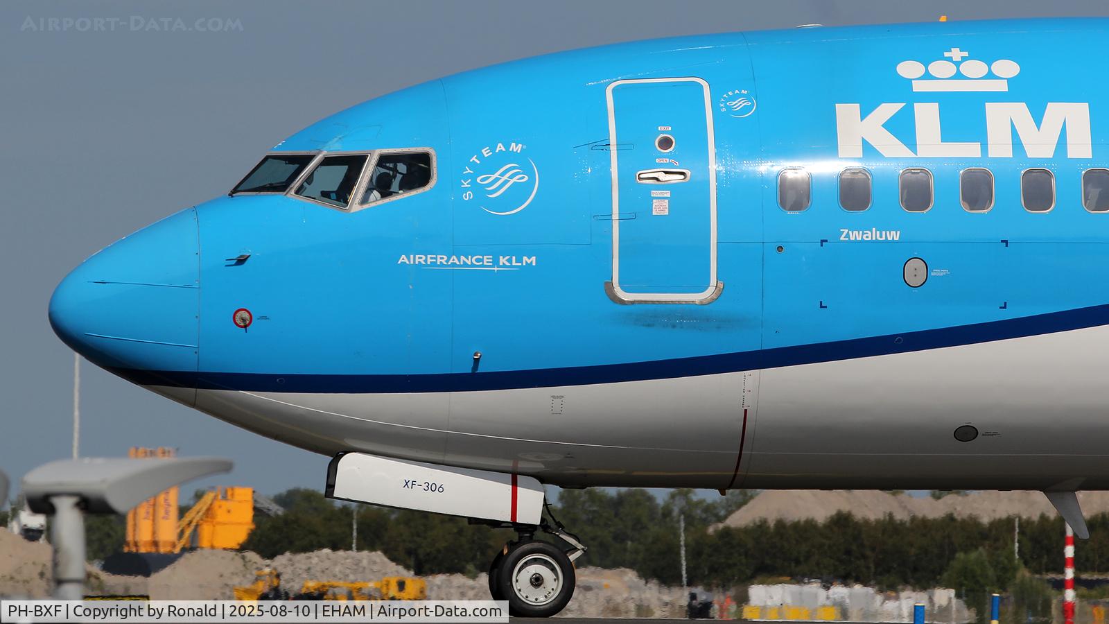 PH-BXF, 2000 Boeing 737-8K2 C/N 29596, at spl