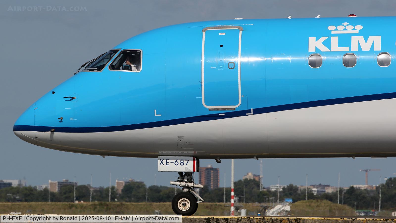 PH-EXE, 2015 Embraer 190STD (ERJ-190-100) C/N 19000687, at spl