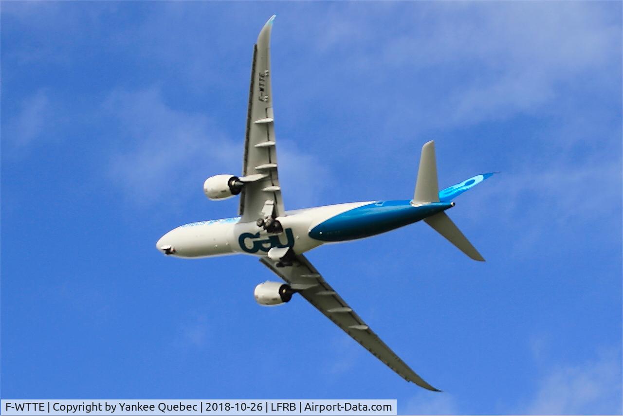 F-WTTE, 2017 Airbus A330-941N C/N 1812, Take off rwy 25L, Brest-Bretagne airport (LFRB-BES)