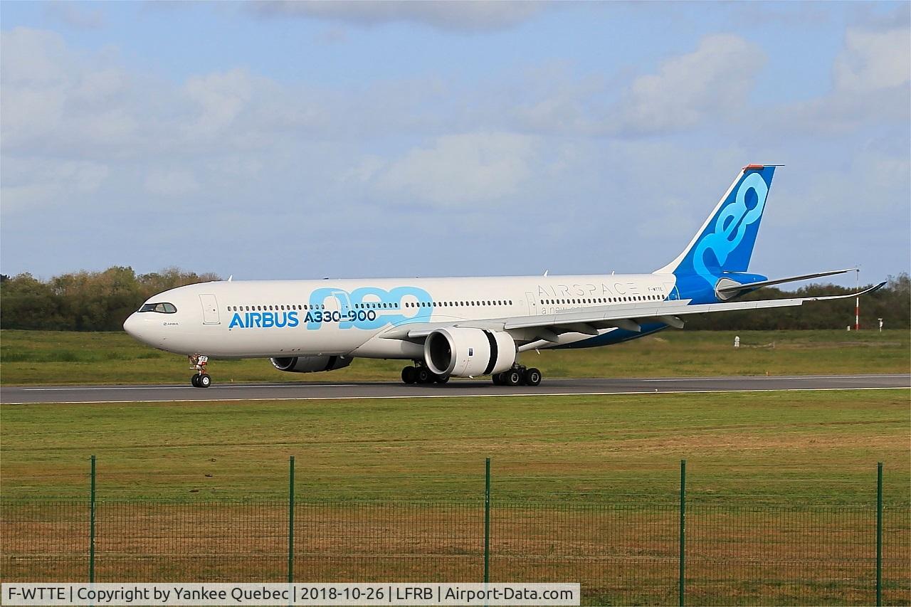 F-WTTE, 2017 Airbus A330-941N C/N 1812, Landing rwy 25L, Brest-Bretagne airport (LFRB-BES)