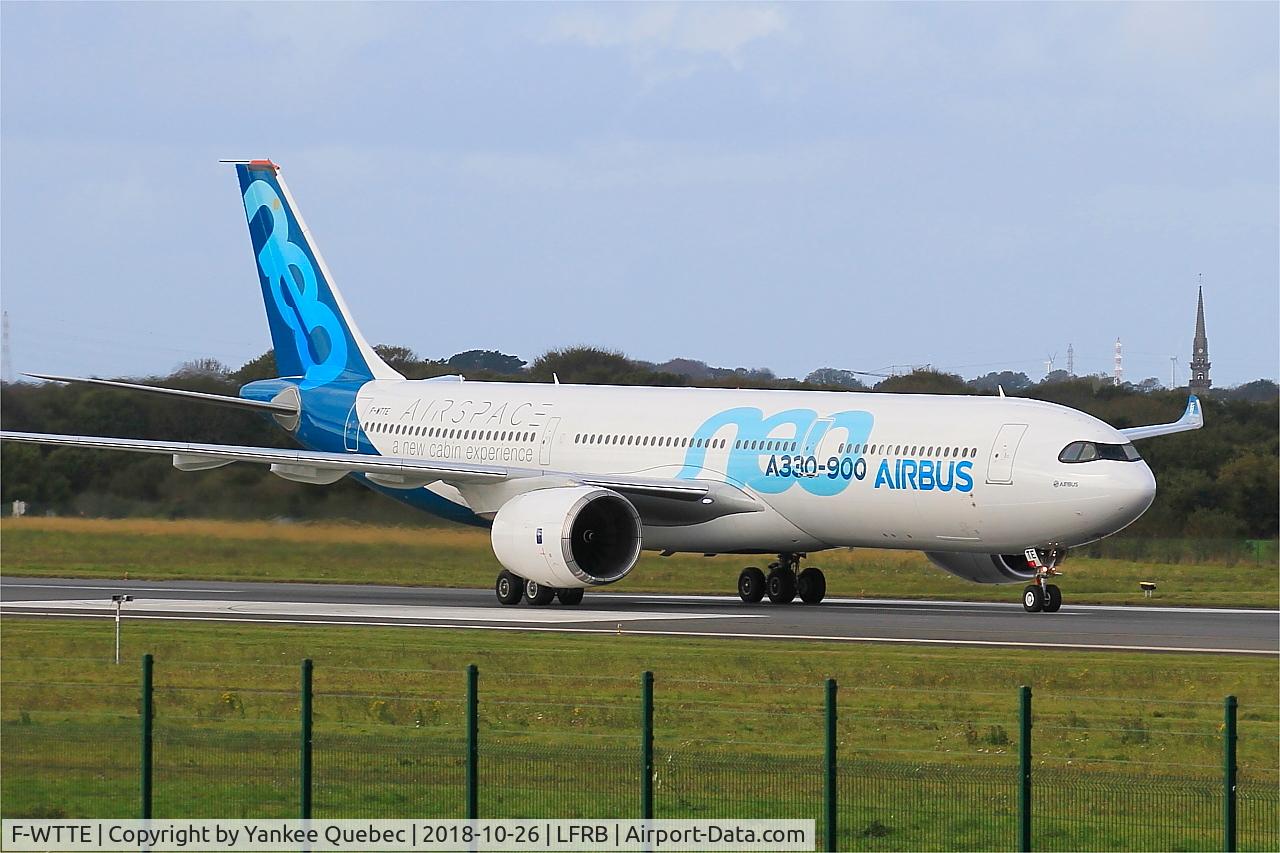 F-WTTE, 2017 Airbus A330-941N C/N 1812, Taxiing rwy 07R, Brest-Bretagne airport (LFRB-BES)