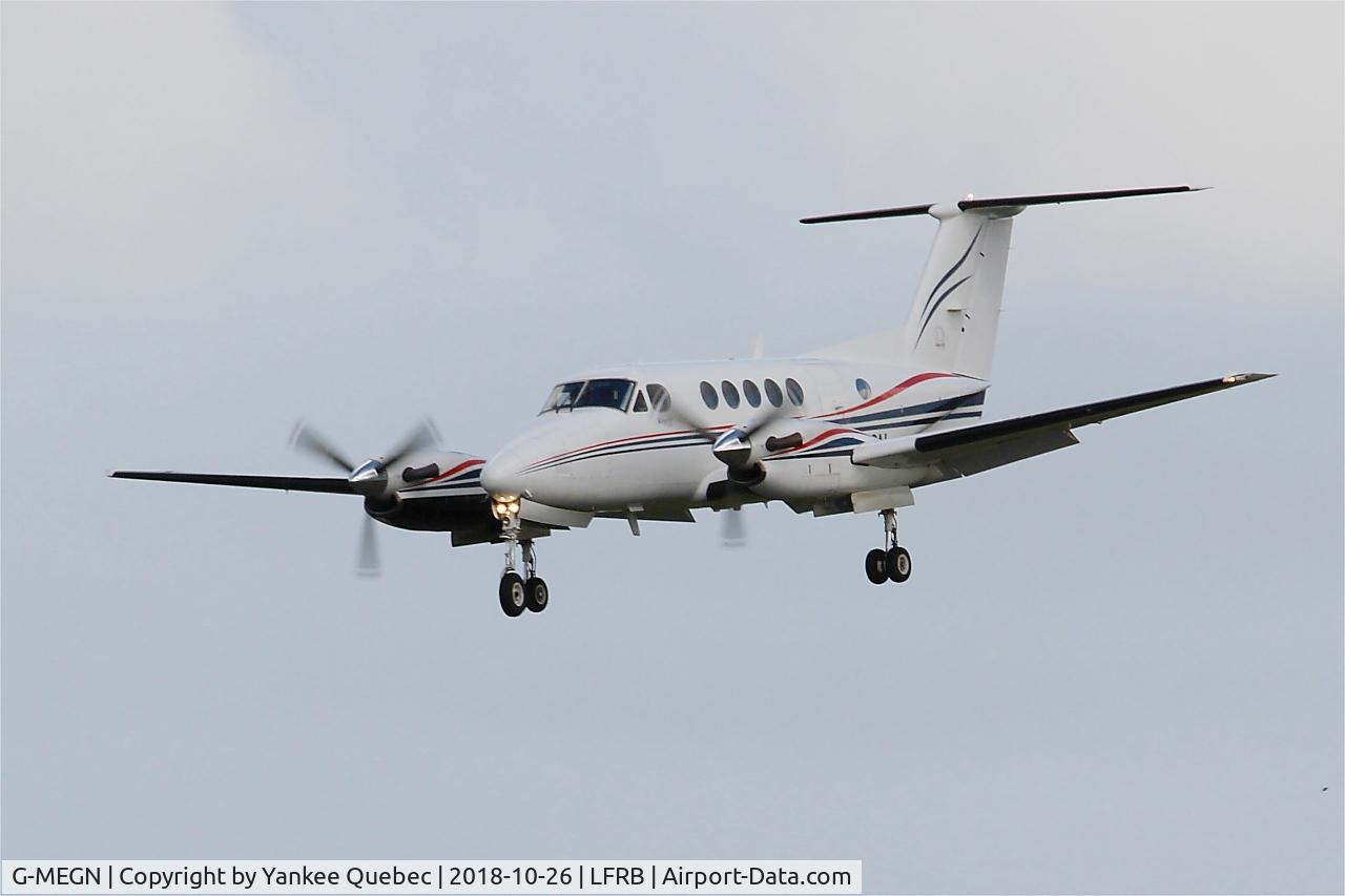 G-MEGN, 1995 Beech B200 Super King Air King Air C/N BB-1518, Short approach rwy 25L, Brest-Bretagne airport (LFRB-BES)