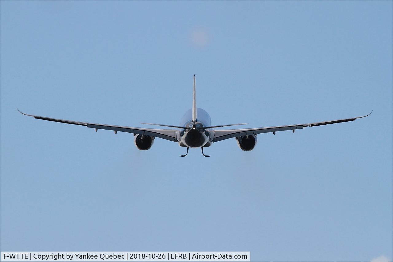 F-WTTE, 2017 Airbus A330-941N C/N 1812, Take off rwy 25L, Brest-Bretagne airport (LFRB-BES)