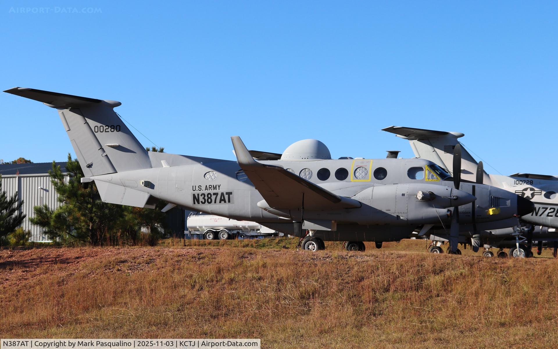 N387AT, 2005 Beech B300 King Air C/N FL-449, Beech B300