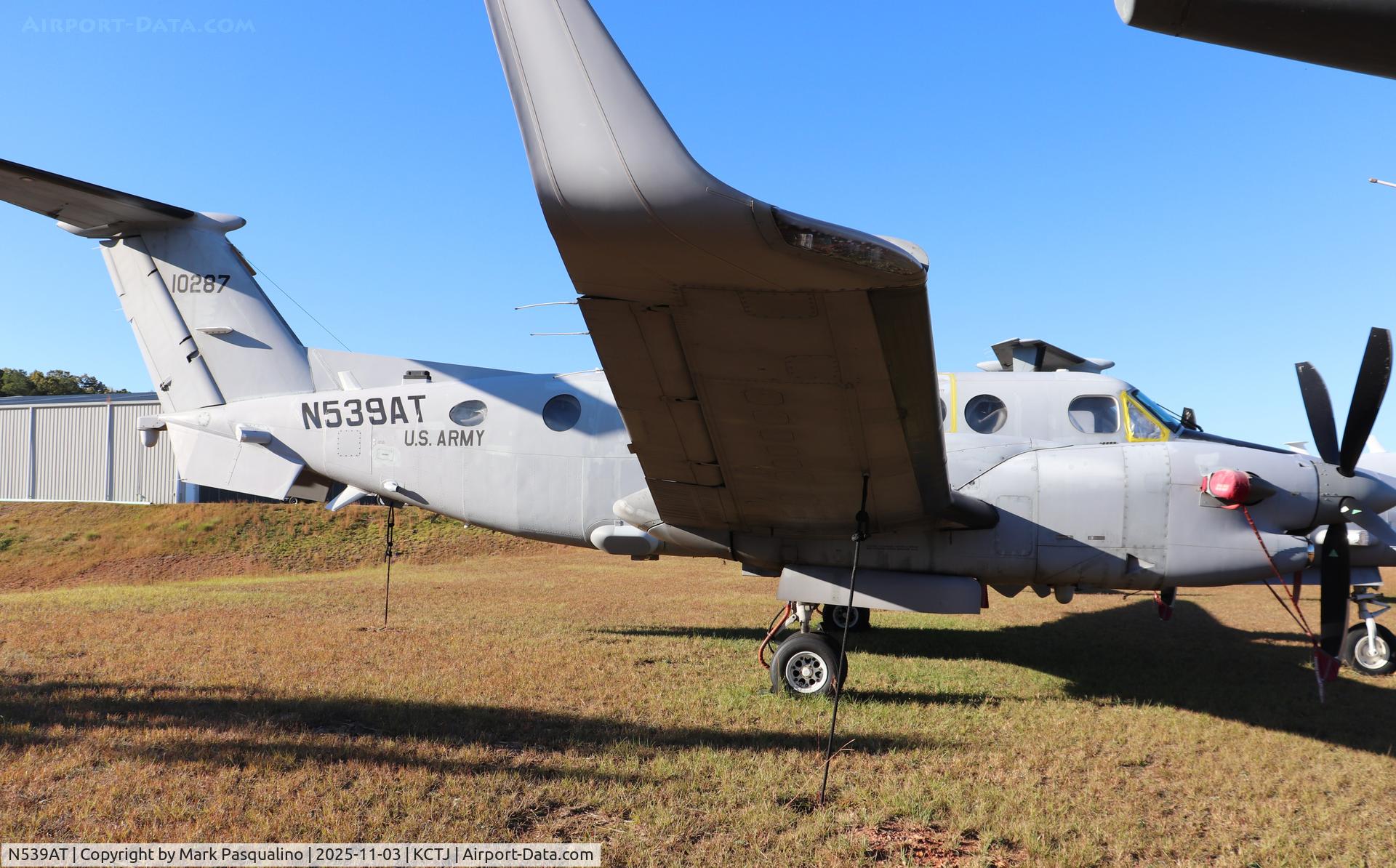 N539AT, 2013 Beech B300 King Air C/N FL-834, Beech B300