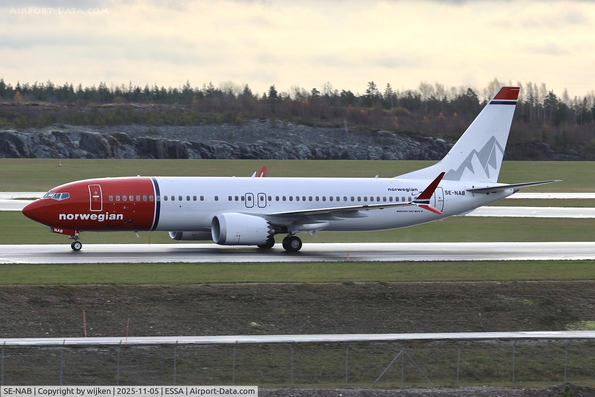 SE-NAB, 2025 Boeing B-737-8 Max C/N 64427, Twy W
