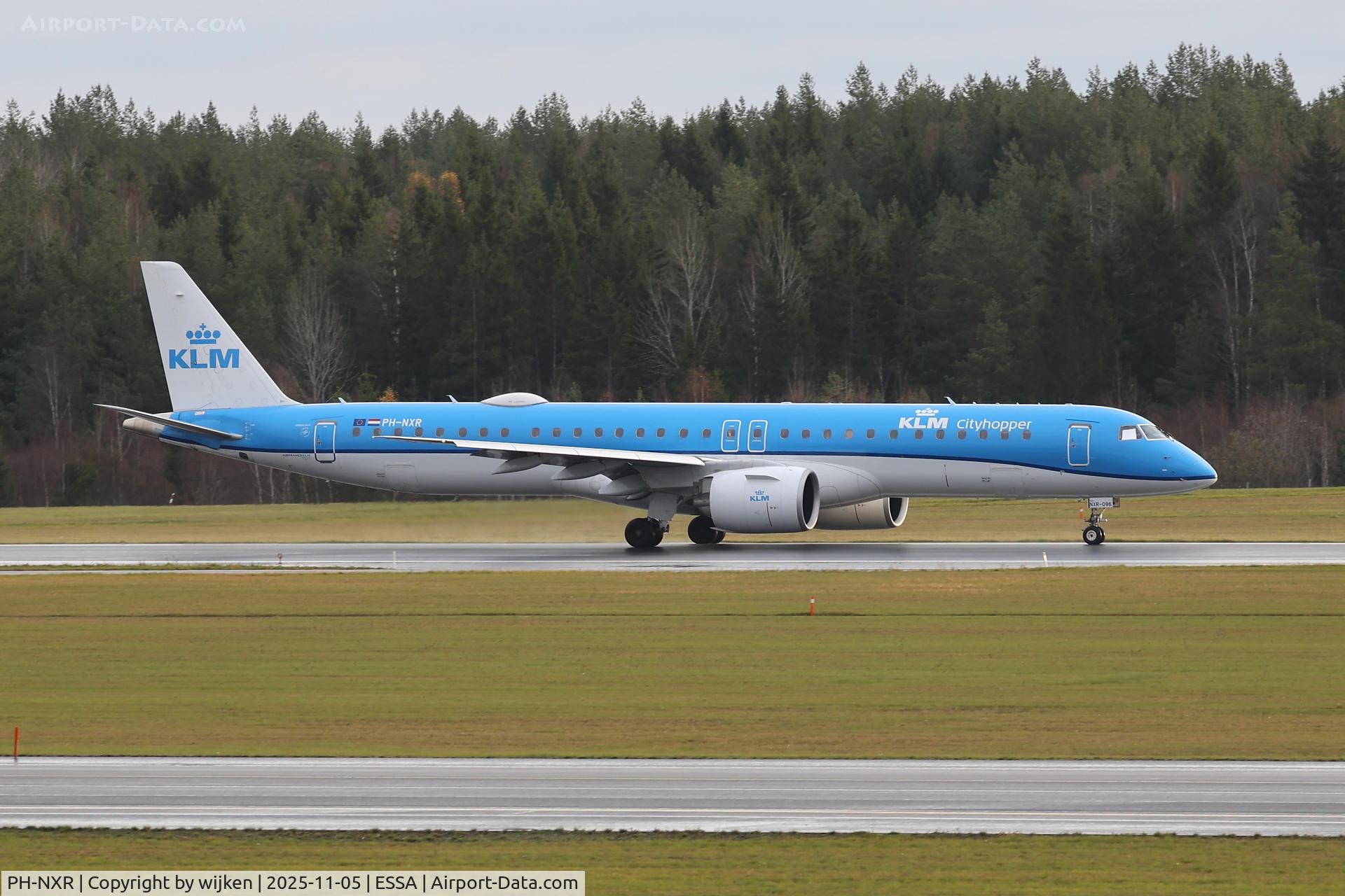 PH-NXR, 2023 Embraer E195-E2 (ERJ-190-400STD) C/N 19020096, Rwy 19L