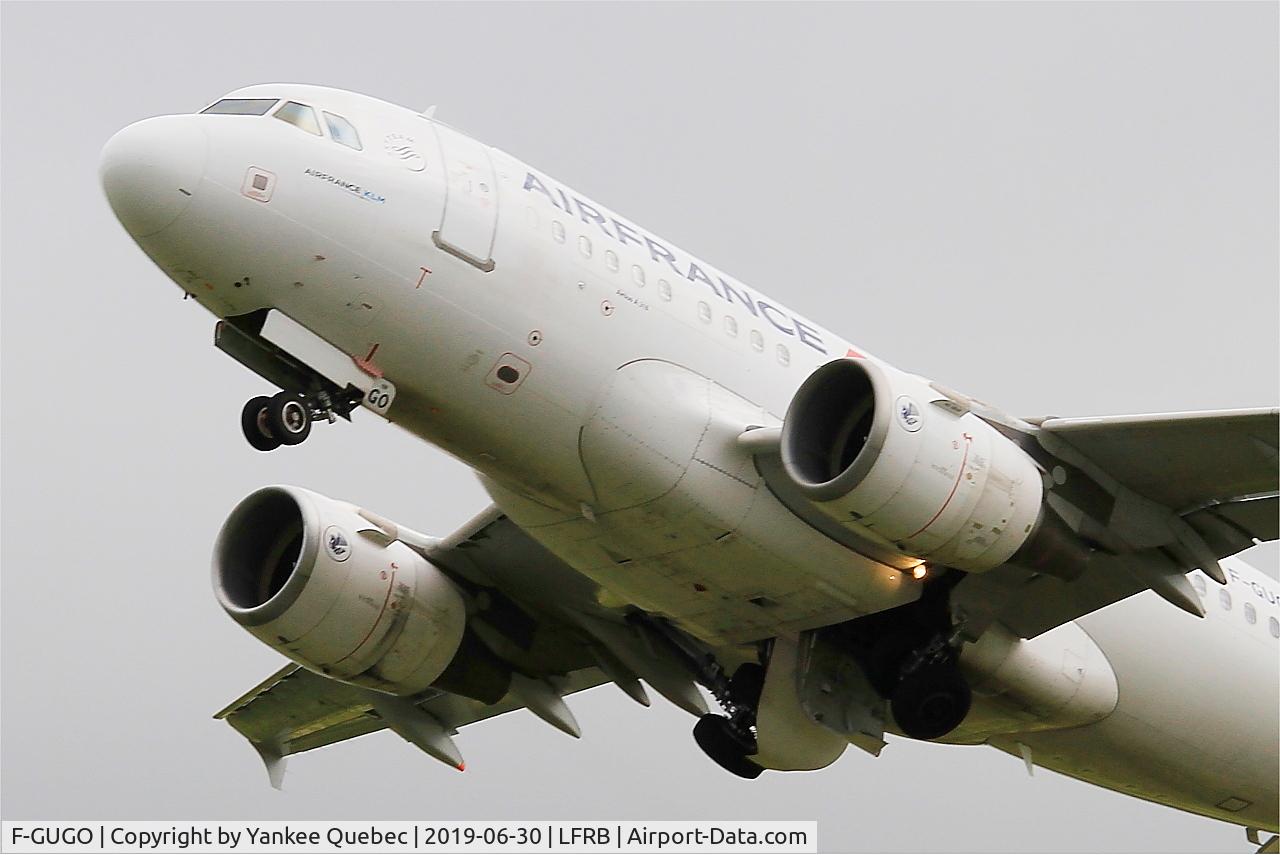 F-GUGO, 2006 Airbus A318-111 C/N 2951, Take off rwy 25L, Brest-Bretagne airport (LFRB-BES)