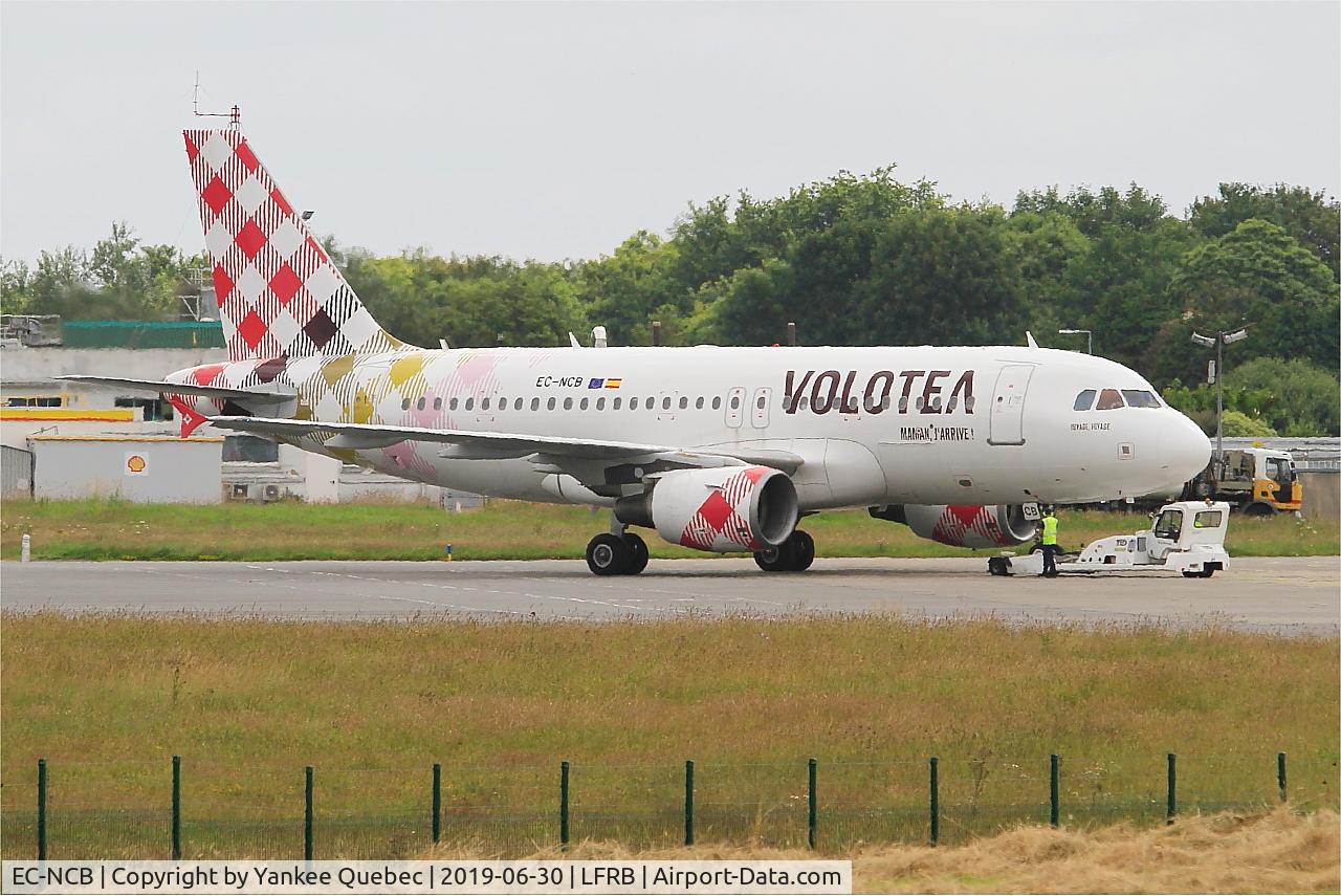 EC-NCB, 2003 Airbus A319-111 C/N 2043, Push back, Brest-Bretagne airport (LFRB-BES)