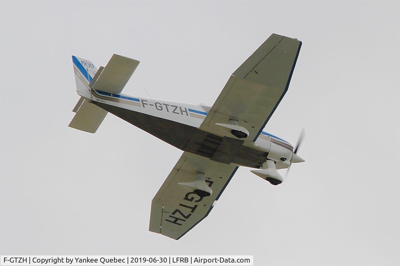 F-GTZH, Robin DR-400-120 Petit Prince C/N 2455, Training flight, Brest-Bretagne airport (LFRB-BES)