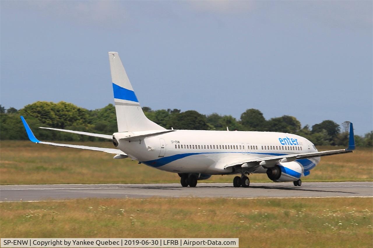 SP-ENW, 1999 Boeing 737-86J C/N 28073, Take off run rwy 07R, Brest-Bretagne airport (LFRB-BES)