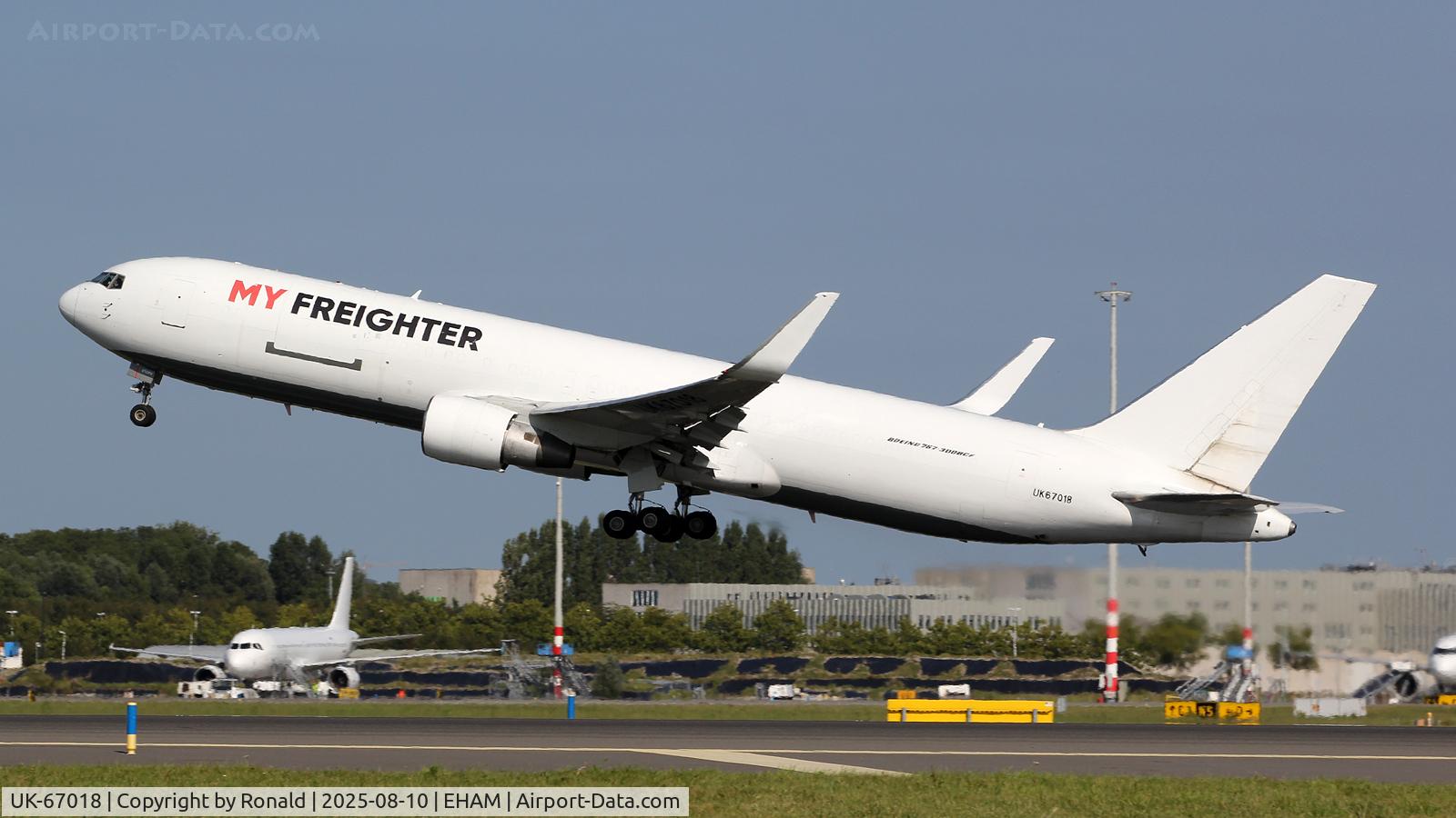 UK-67018, Boeing 767-333ER(BCF)(WL) C/N 25587 / 604, at spl