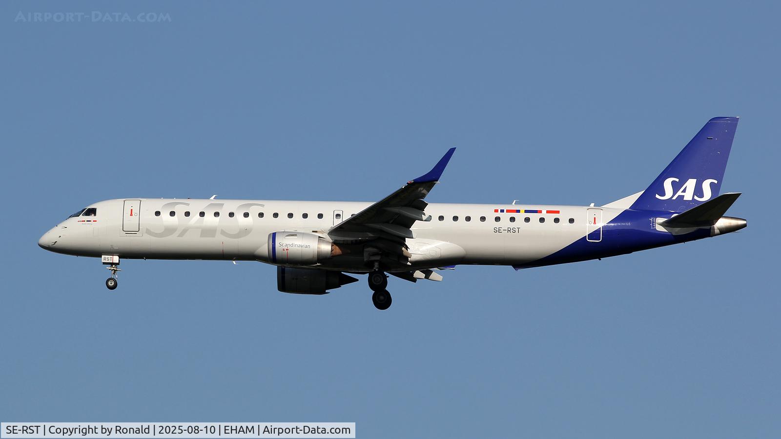 SE-RST, 2011 Embraer ERJ195LR (ERJ 190-200LR9 C/N 19000452, at spl