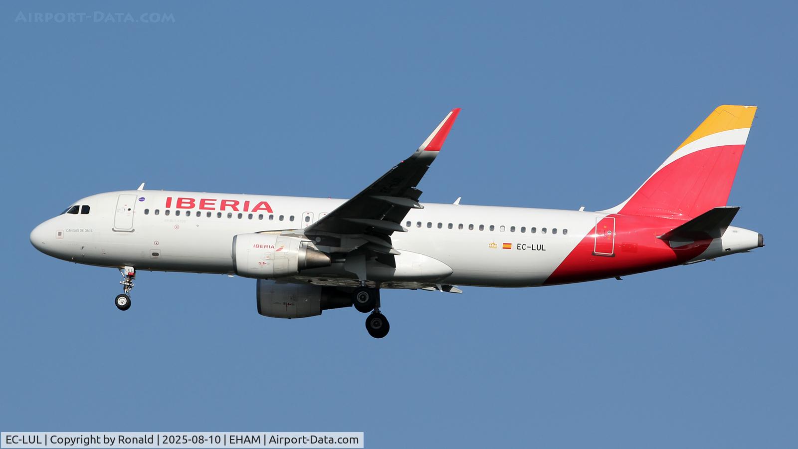 EC-LUL, 2013 Airbus A320-216 C/N 5486, at spl