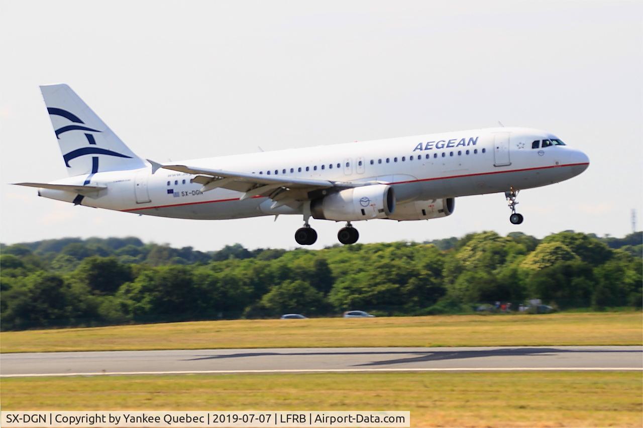 SX-DGN, 2006 Airbus A320-232 C/N 2828, Landing rwy 07R, Brest-Bretagne airport (LFRB-BES)