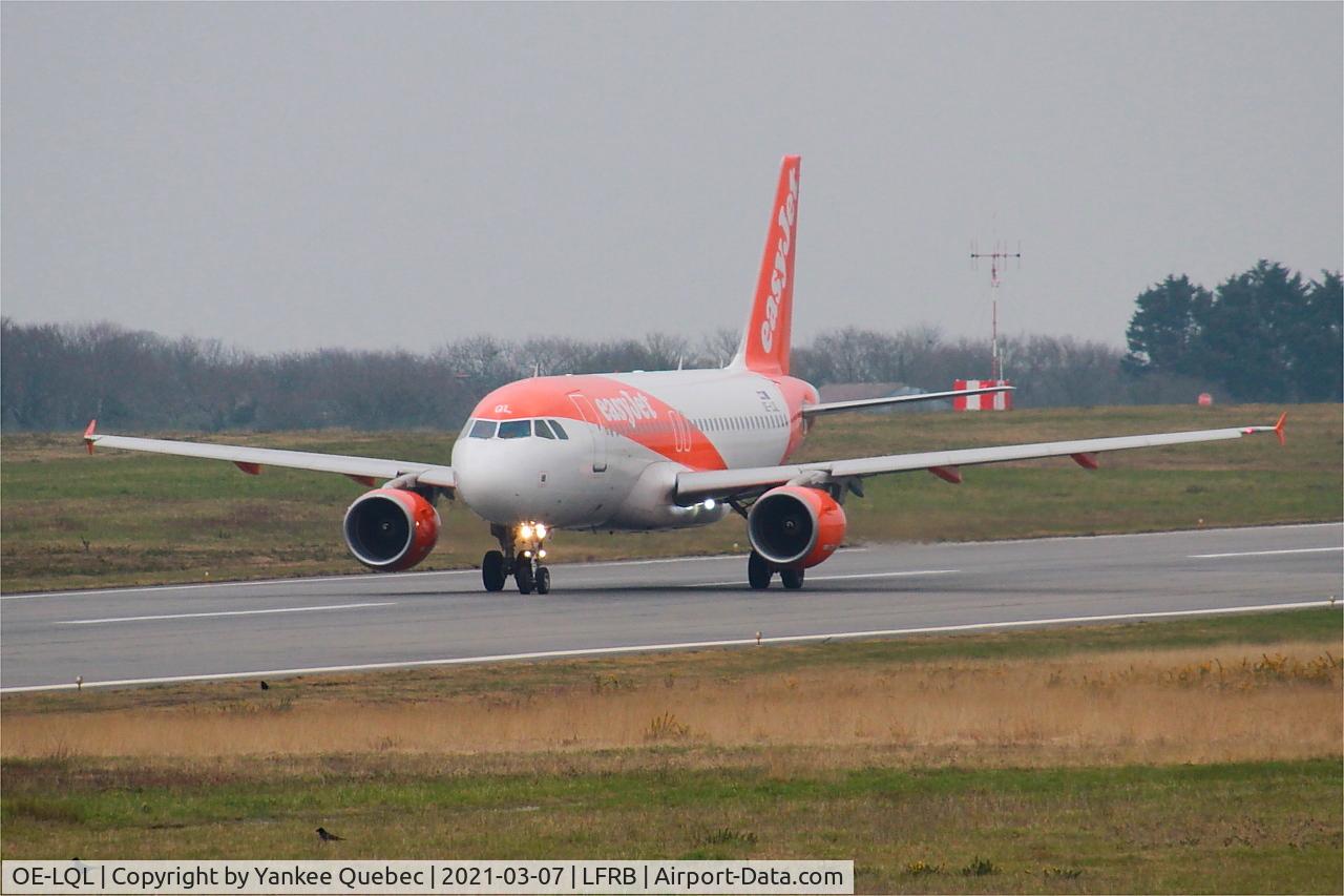 OE-LQL, 2009 Airbus A319-111 C/N 3774, Taxiing rwy 07R, Brest-Bretagne airport (LFRB-BES)