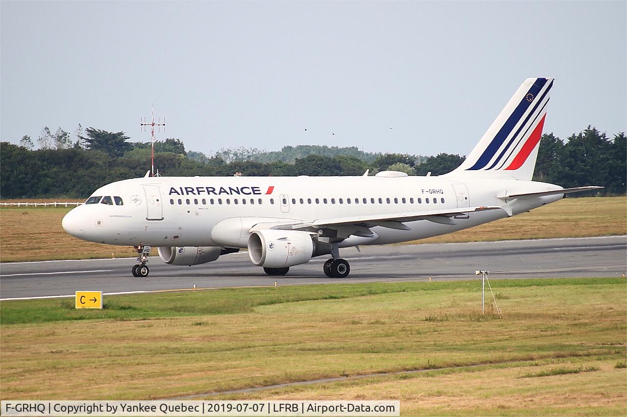 F-GRHQ, 2000 Airbus A319-111 C/N 1404, Taxiing to rwy 07R, Brest-Bretagne airport (LFRB-BES)