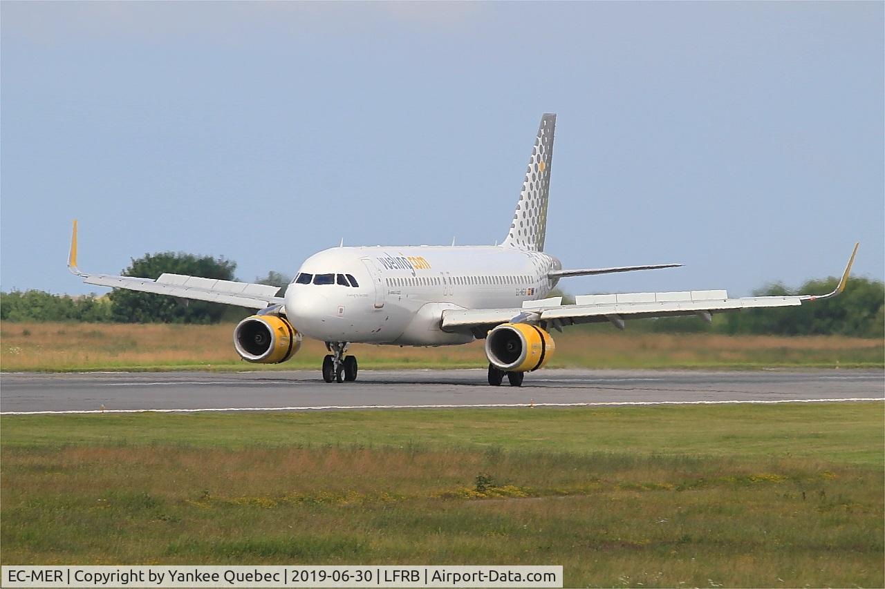 EC-MER, 2015 Airbus A320-232 C/N 6510, Landing reverse thrust rwy 25L, Brest-Bretagne airport (LFRB-BES)