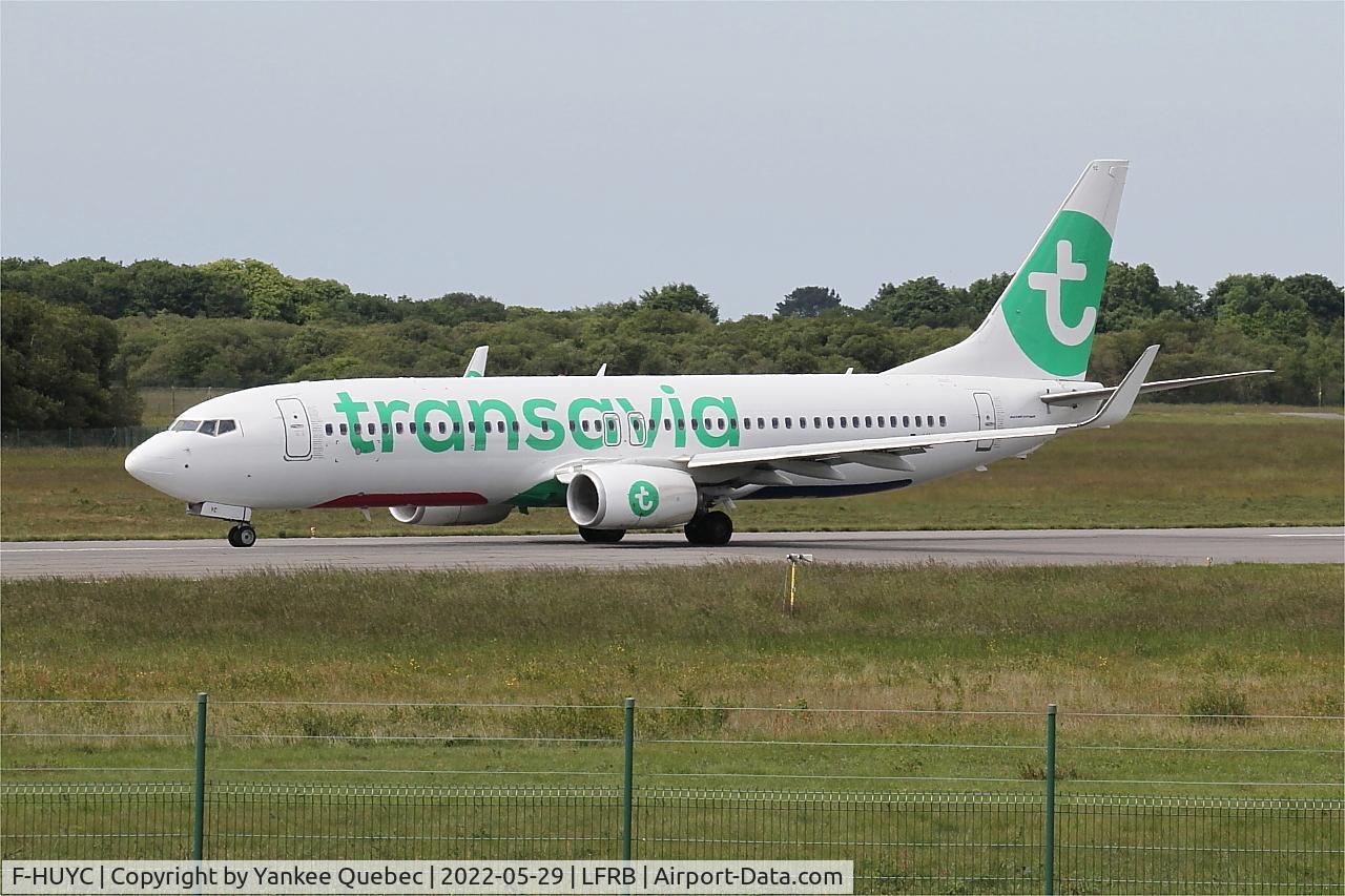 F-HUYC, 2017 Boeing 737-8JP C/N 42086, Taxiing to rwy 07R, Brest-Bretagne airport (LFRB-BES)
