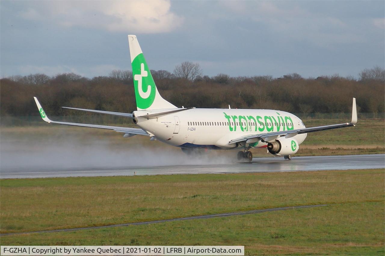 F-GZHA, 2007 Boeing 737-8GJ C/N 34901, Take off run rwy 07R, Brest-Bretagne airport (LFRB-BES)