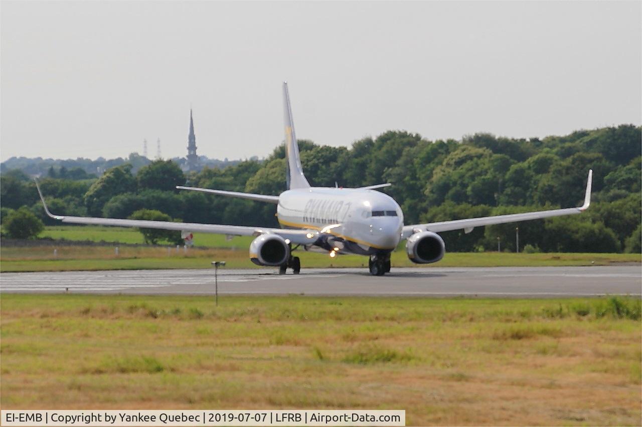 EI-EMB, 2010 Boeing 737-8AS C/N 38511, Lining up rwy 07R, Brest-Bretagne airport (LFRB-BES)