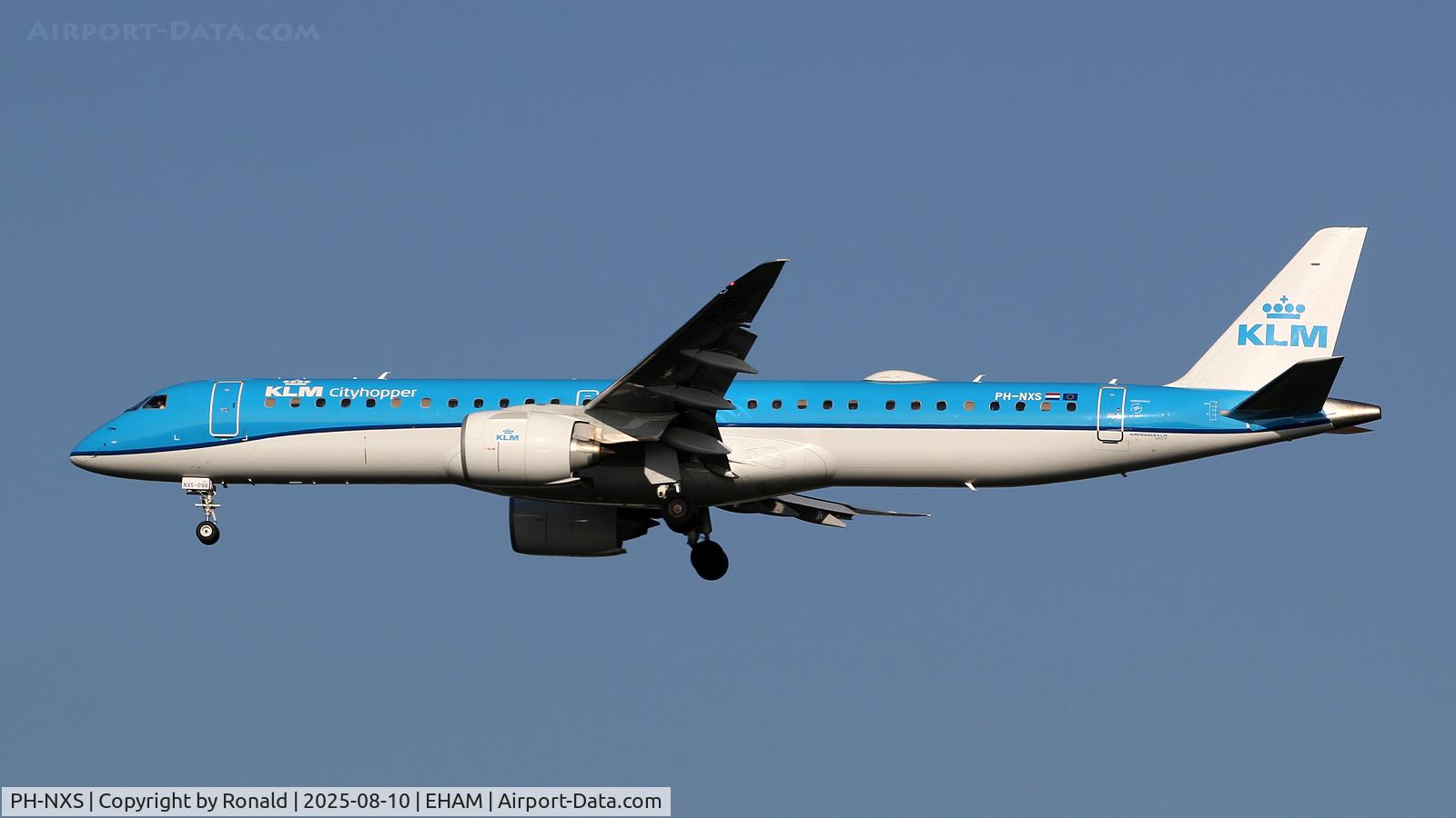 PH-NXS, 2023 Embraer E195-E2 C/N 19020098, at spl