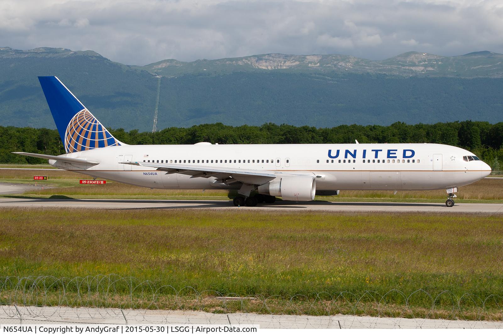 N654UA, 1992 Boeing 767-322ER C/N 25392, United Airlines 767-300