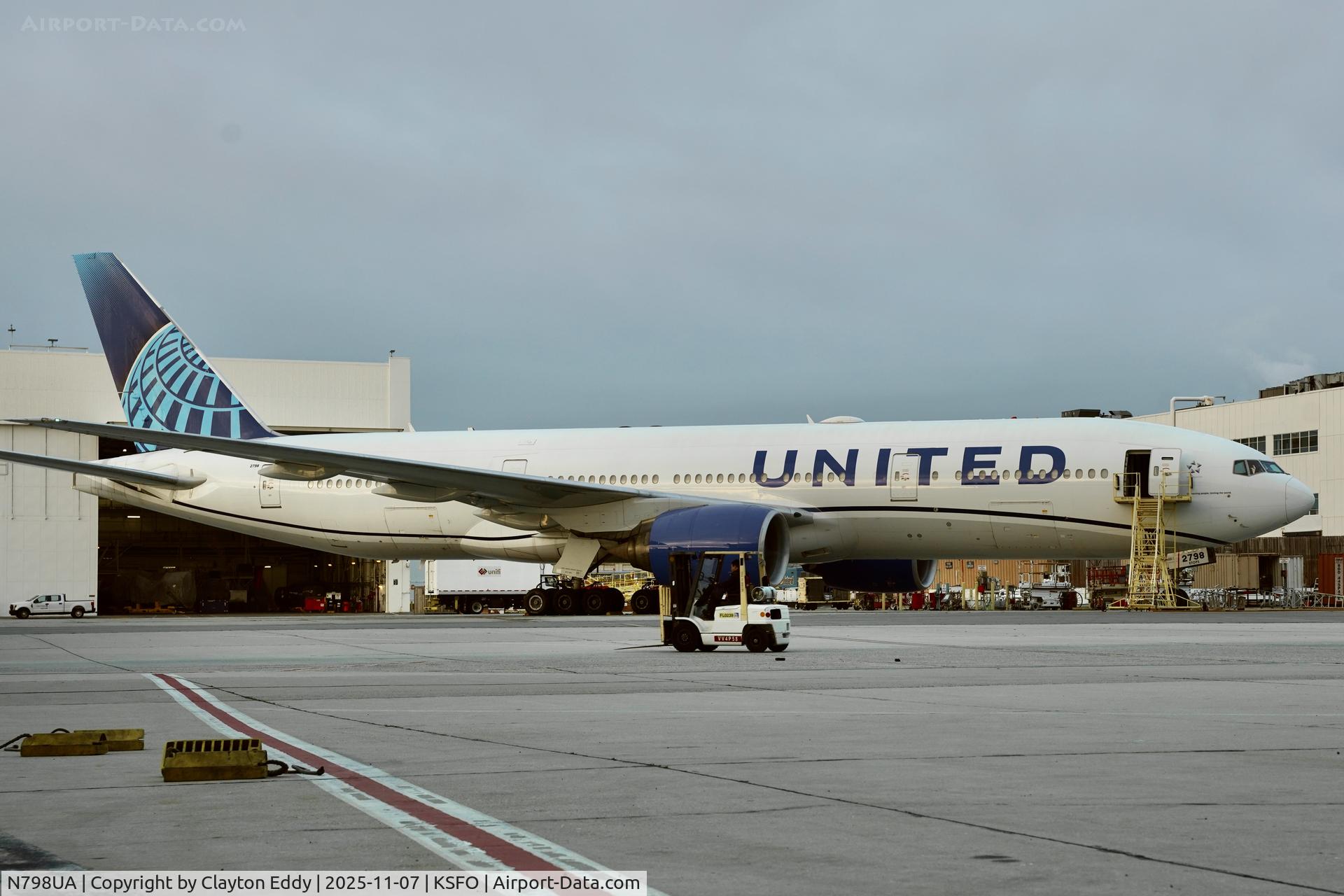 N798UA, 1998 Boeing 777-222ER C/N 26928, SFO 2025