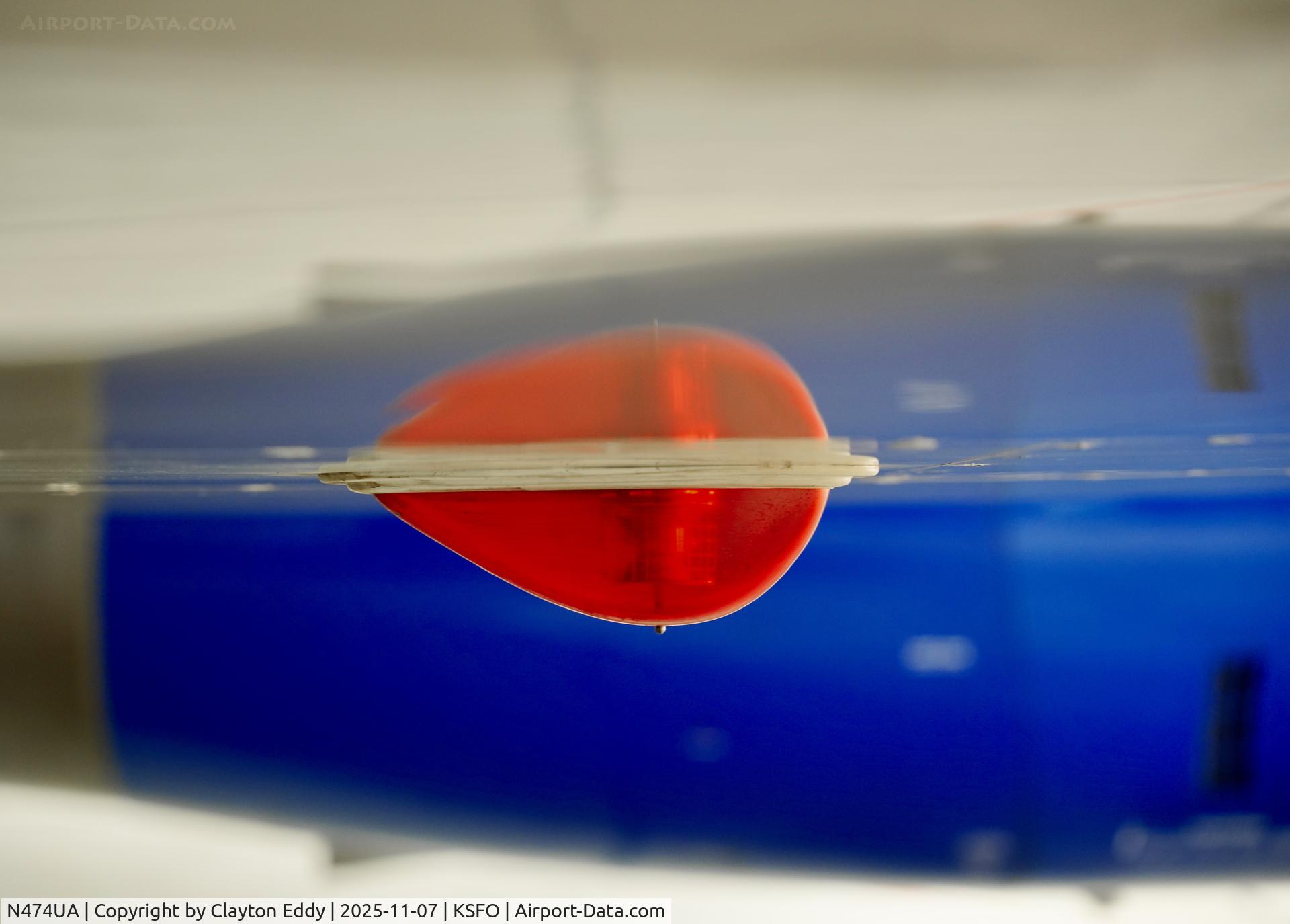 N474UA, 2001 Airbus A320-232 C/N 1475, Belly beacon. SFO 2025