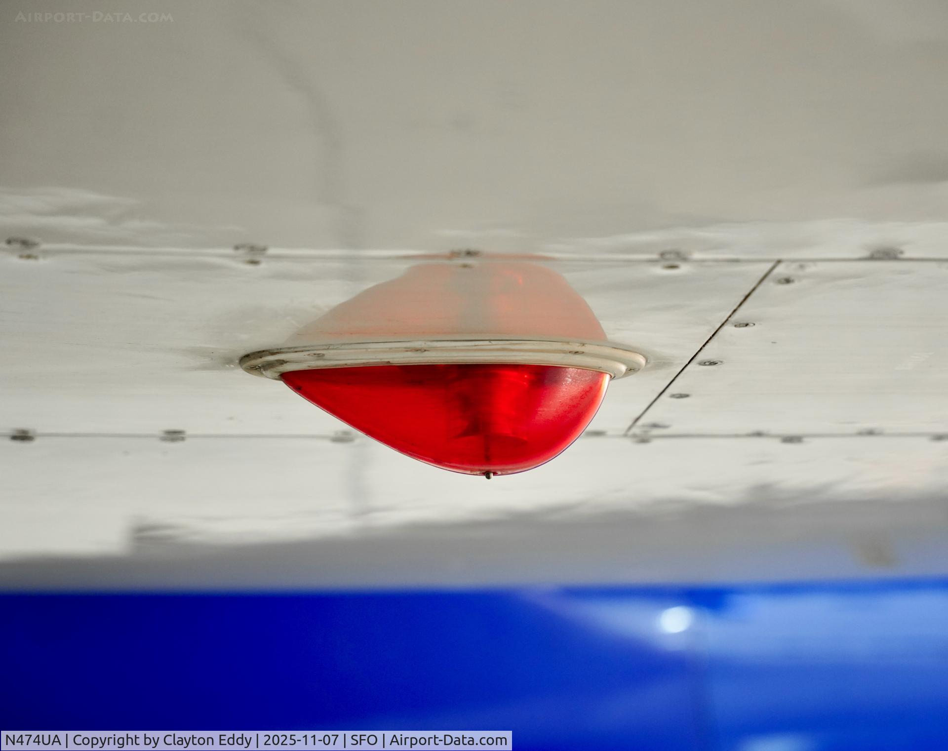 N474UA, 2001 Airbus A320-232 C/N 1475, Belly beacon. SFO 2025