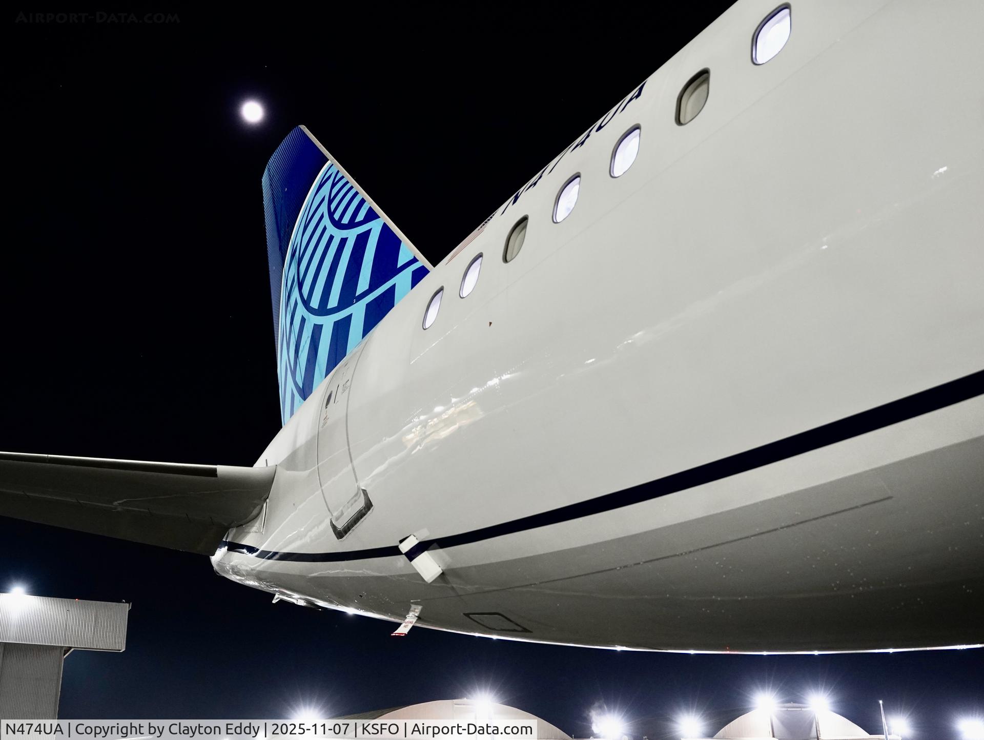 N474UA, 2001 Airbus A320-232 C/N 1475, Belly beacon. SFO 2025