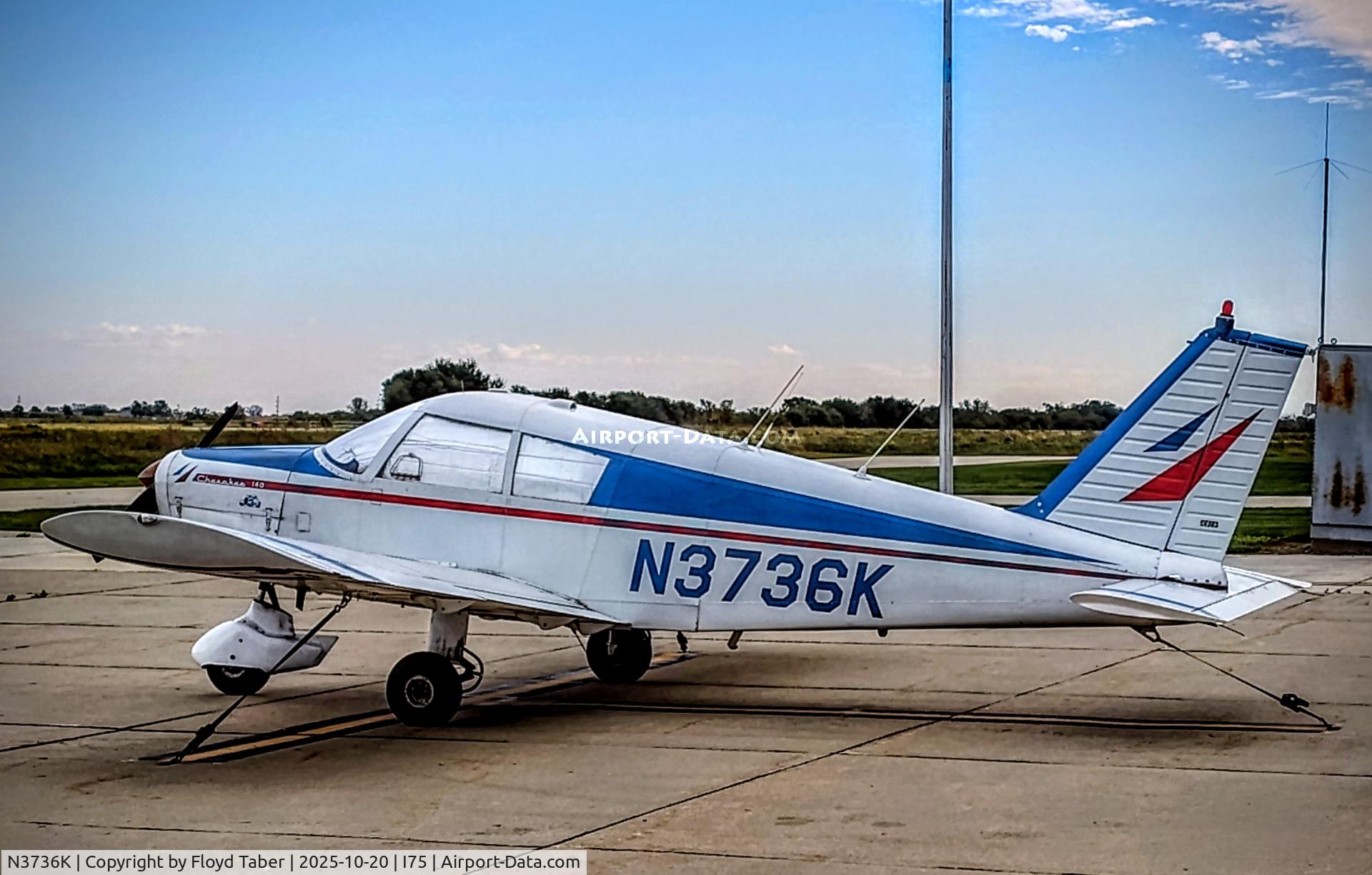 N3736K, 1967 Piper PA-28-140 Cherokee C/N 28-23713, On the ramp