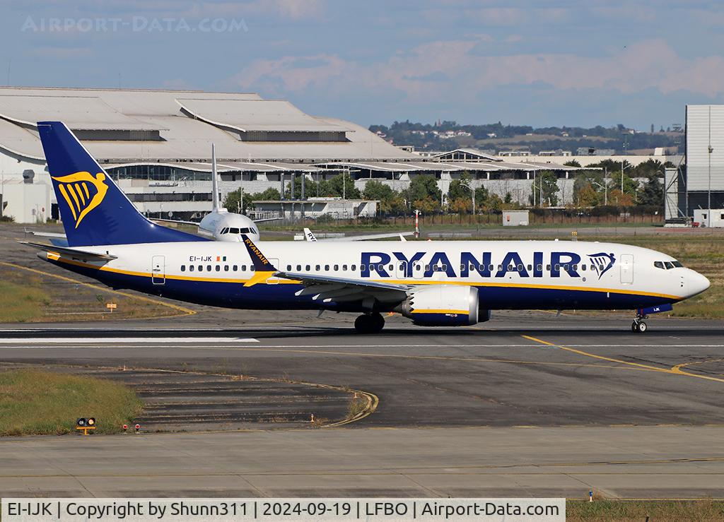 EI-IJK, 2023 Boeing 737-8 MAX 200 C/N 67111, Lining up rwy 14R for departure...