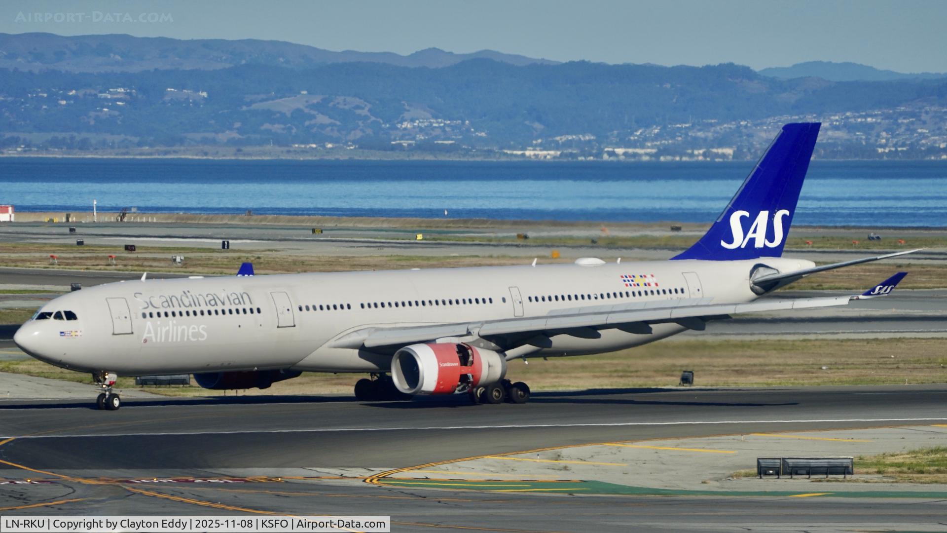 LN-RKU, 2016 Airbus A330-343 C/N 1715, Sky Terrace SFO 2025