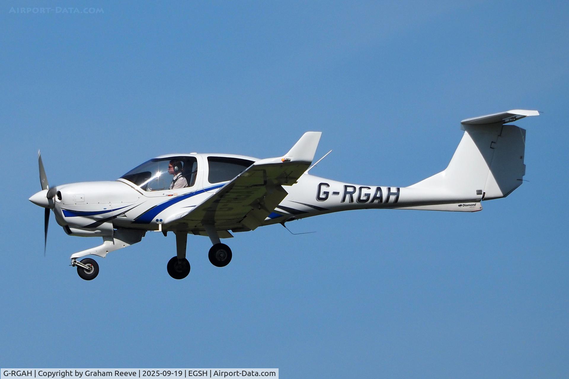 G-RGAH, 2019 Diamond Aircraft Industries GmbH DA40 NG C/N 40.N394, Landing at Norwich.