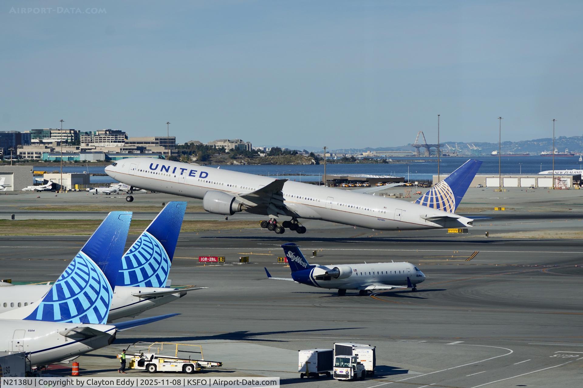 N2138U, 2017 Boeing 777-300/ER C/N 62649, Sky Terrace SFO 2025
