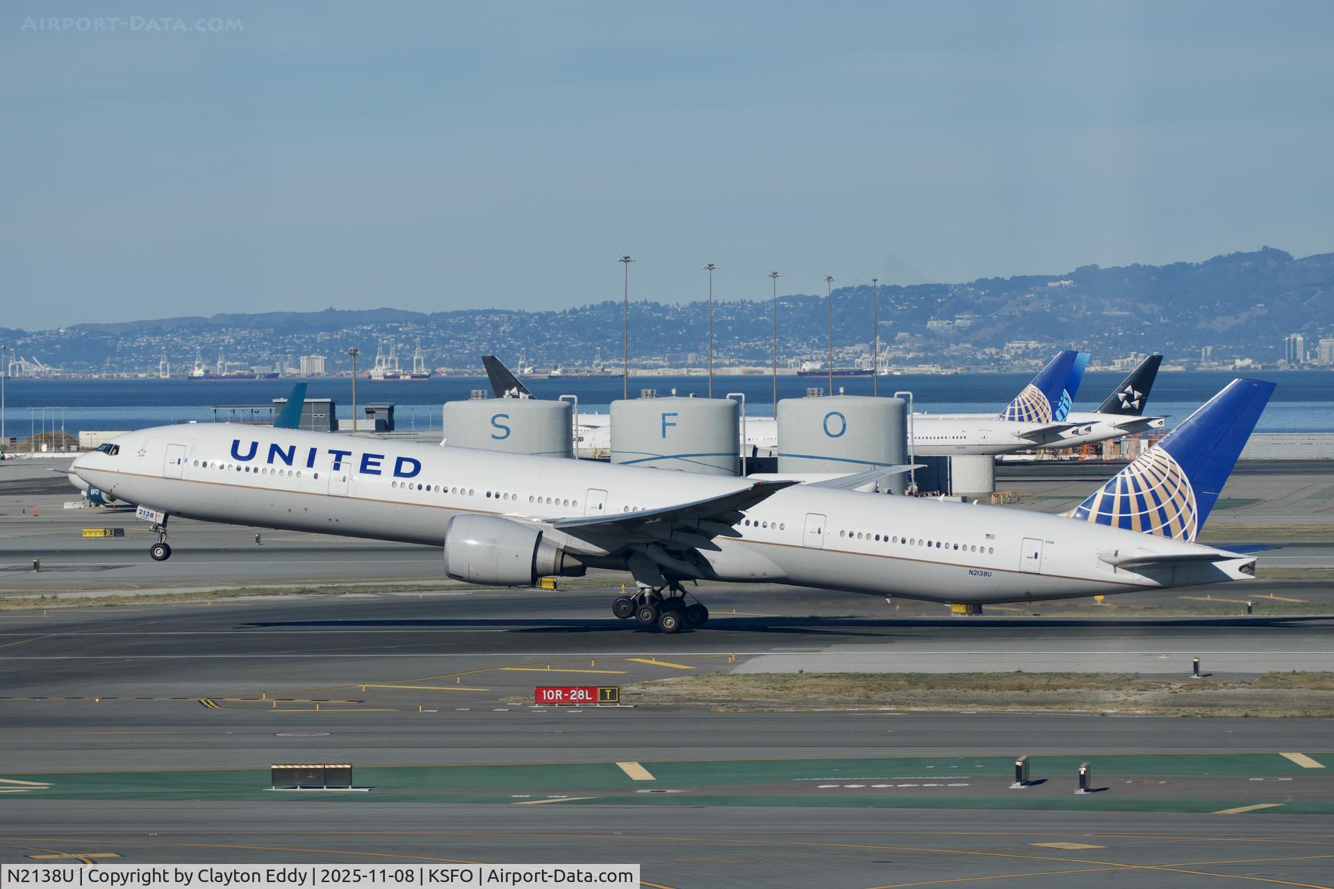 N2138U, 2017 Boeing 777-300/ER C/N 62649, Sky Terrace SFO 2025