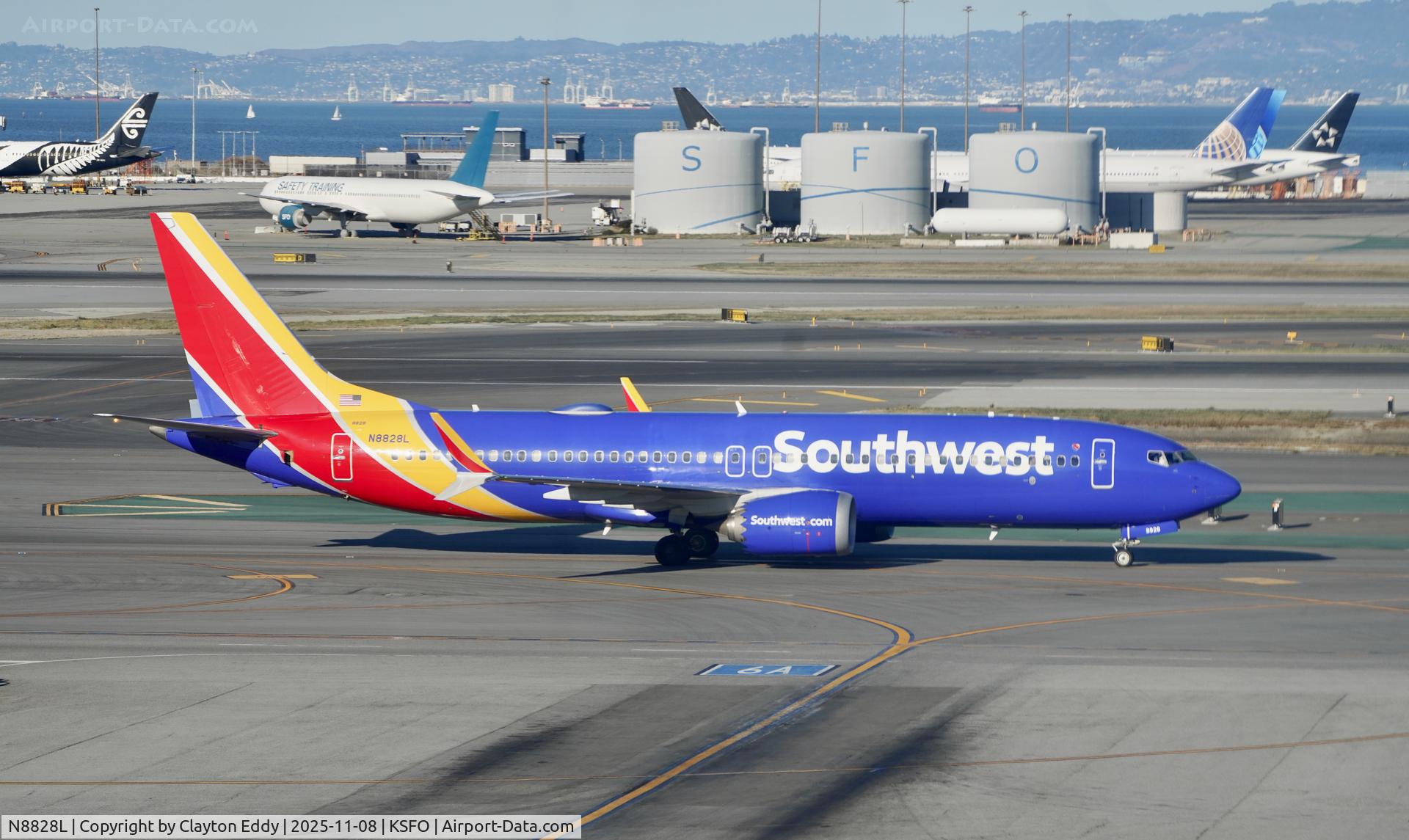 N8828L, 2022 Boeing 737-8 MAX C/N 67474, Sky Terrace SFO 2025