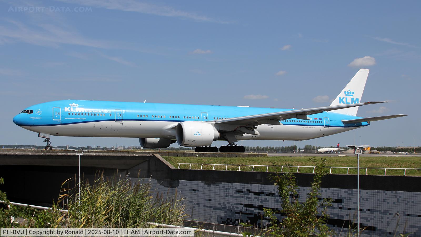 PH-BVU, 2017 Boeing 777-306/ER C/N 61702, at spl