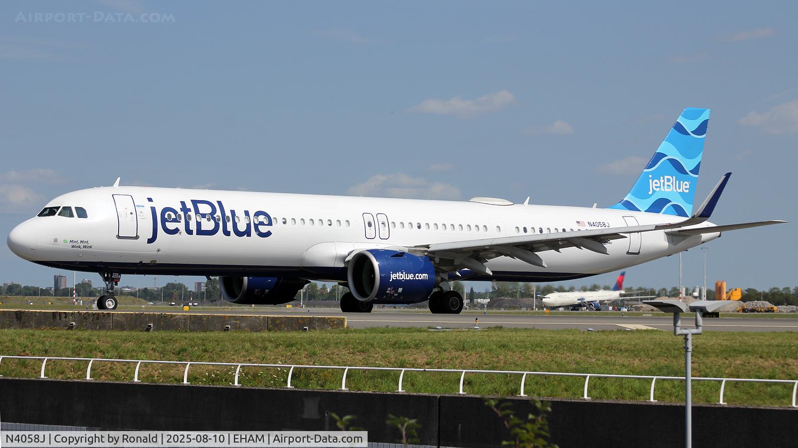 N4058J, 2021 Airbus A321-271NX C/N 10619, at spl