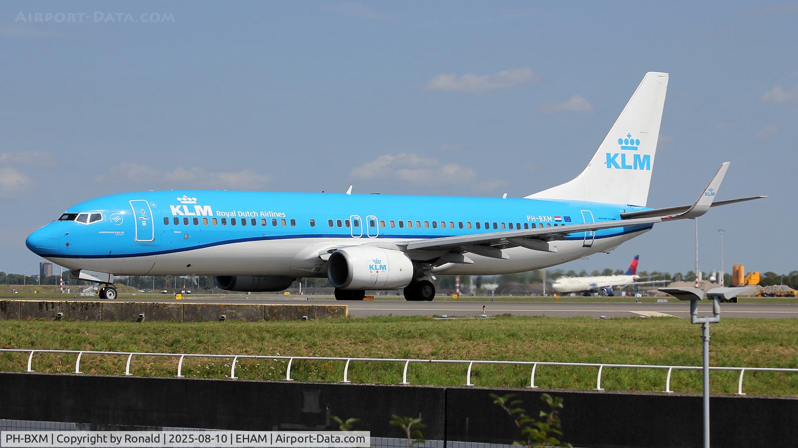 PH-BXM, 2000 Boeing 737-8K2 C/N 30355, at spl