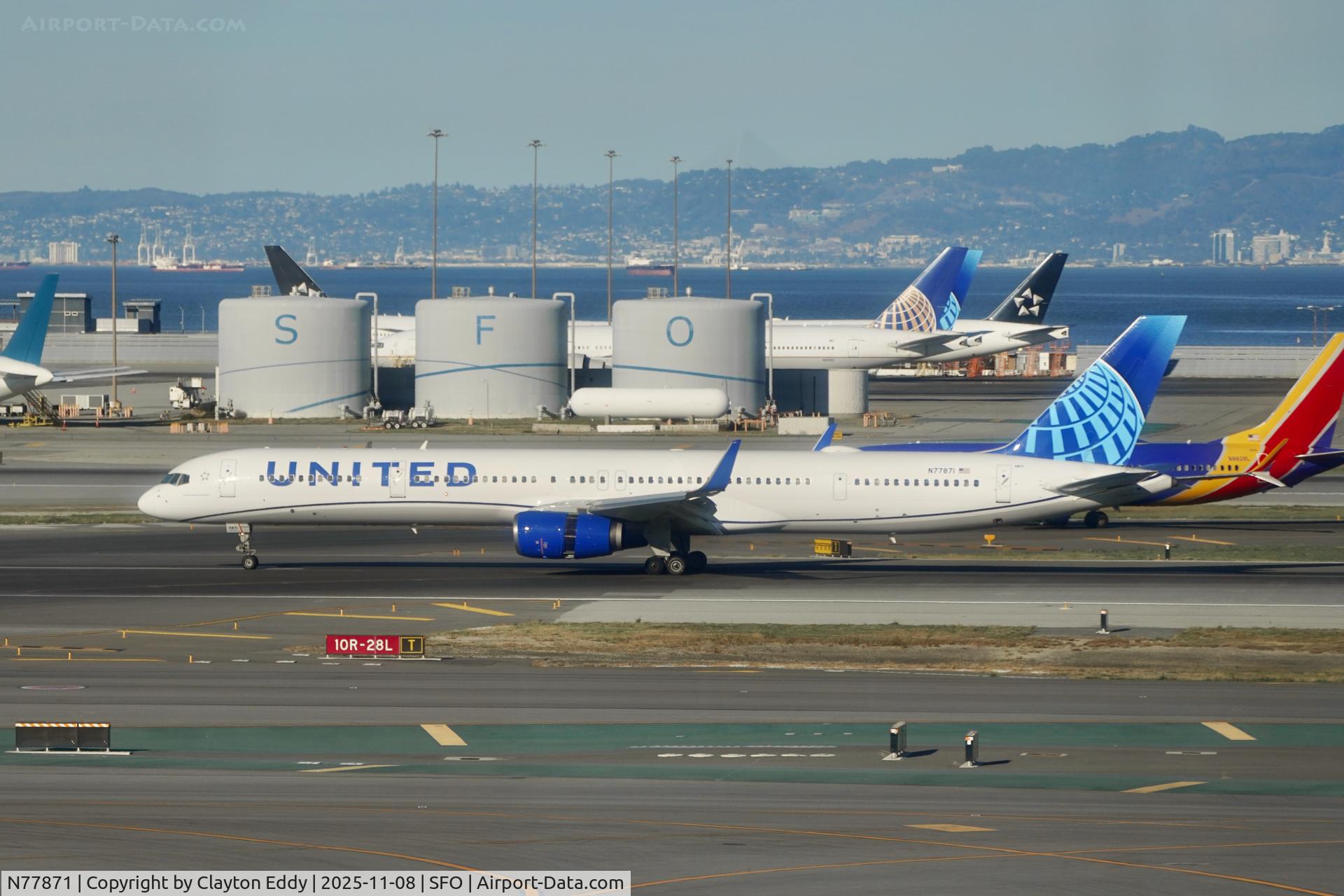 N77871, 2003 Boeing 757-33N C/N 33526, Sky Terrace SFO 2025